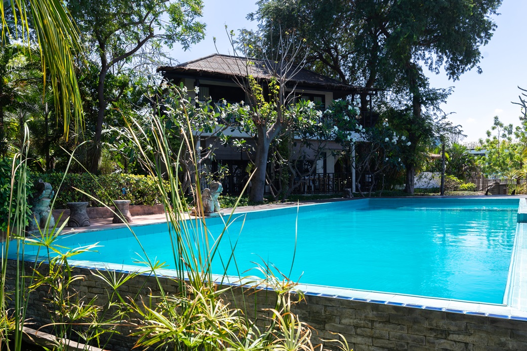 Casa con piscina limpia con productos kipclin