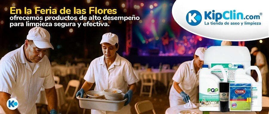 Personal de limpieza en evento nocturno de la Feria de las Flores usando productos de limpieza profesional KipClin. Limpieza segura y efectiva con desinfectante industrial, limpiadores multiusos y paños absorbentes para restaurantes y cocinas industriales. Soluciones de aseo de alto desempeño para eventos masivos.