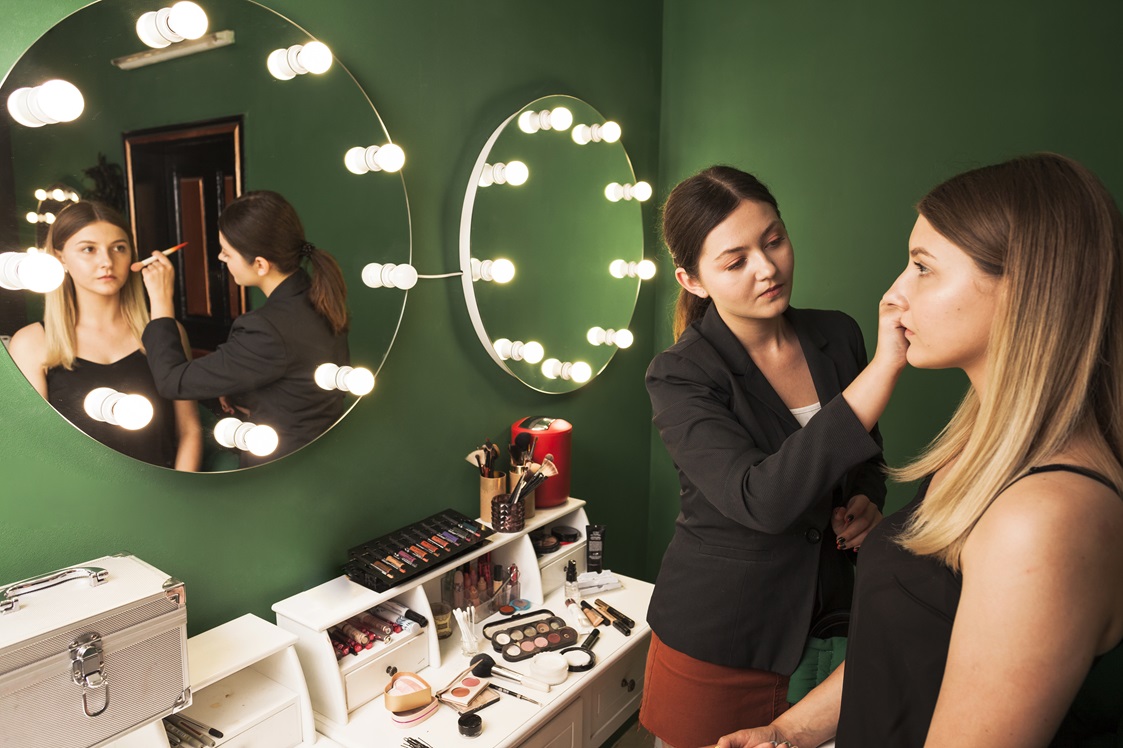 los centros de maquillaje tambien ahorran en limpieza con kipclin