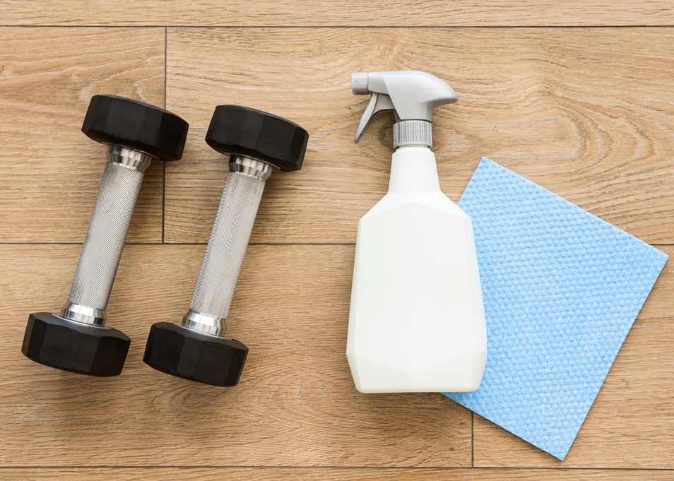 pesas paño y limpiador para el gimnasio con productos de kipclin