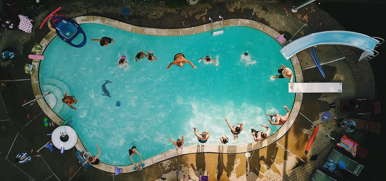 una piscina vista de arriba WEBP