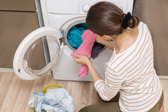 utiliza kipclin limpia desinfecta manchas en la ropa