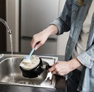 Crema Frotex: para qué sirve, cómo usarla y en qué superficies no aplicarla